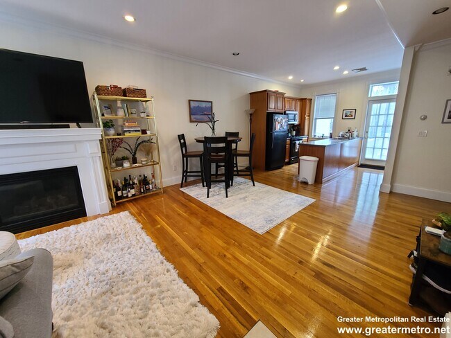599 E 6th St, Unit 1 in Boston, MA - Building Photo - Building Photo