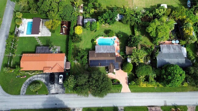 10965 SW 116th St in Miami, FL - Building Photo - Building Photo