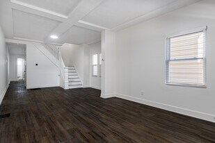 410 E Beecher St in Indianapolis, IN - Building Photo