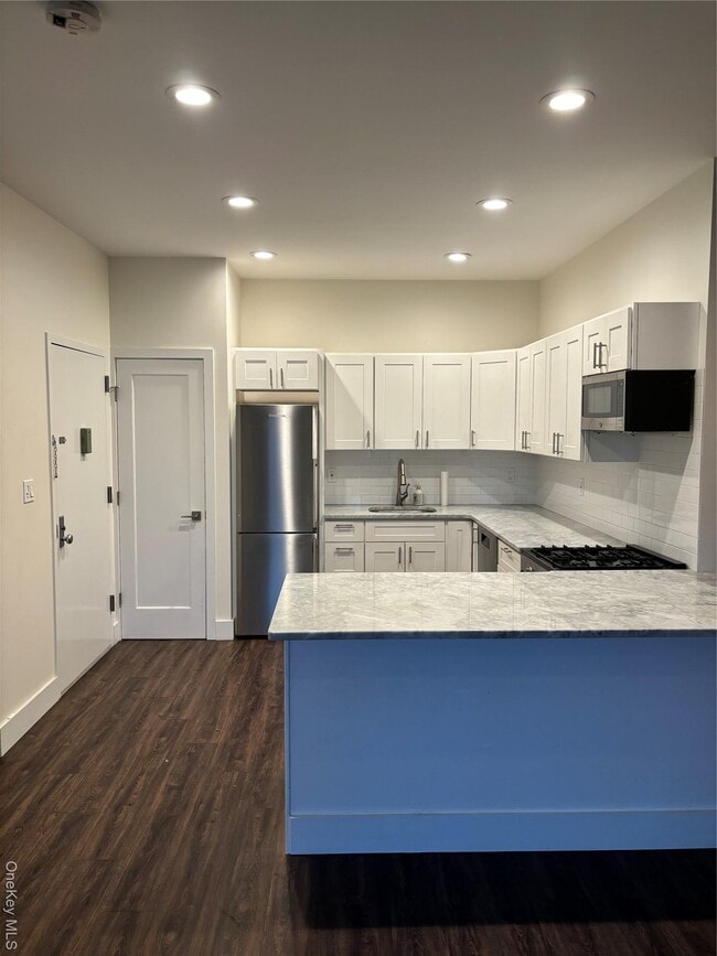 134 Tulip Ave in Floral Park, NY - Building Photo - Building Photo