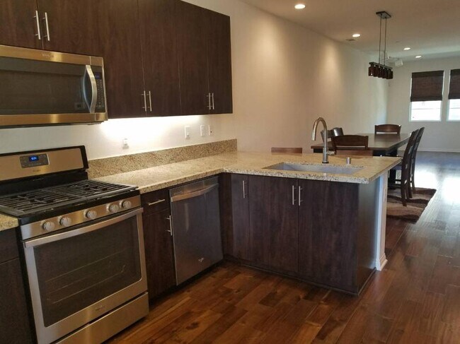 905 N Primrose Ln in Azusa, CA - Building Photo - Building Photo