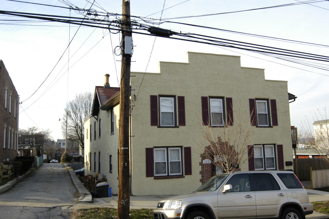 125 W 5th Ave in Conshohocken, PA - Foto de edificio