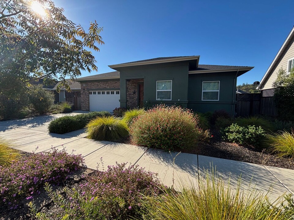 3532 Leete Ave in Santa Rosa, CA - Foto de edificio