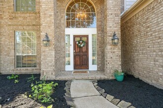 17827 Scenic Oaks Dr in Richmond, TX - Building Photo - Building Photo