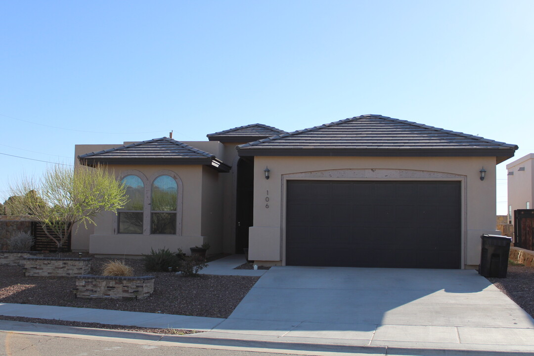 106 Tuscan Ridge Cir in Santa Teresa, NM - Foto de edificio