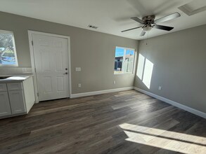 321-327 W Boone St in Santa Maria, CA - Building Photo - Building Photo