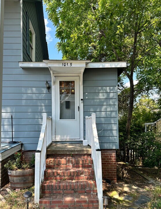 101 Griffin Ave in Williamsburg, VA - Building Photo