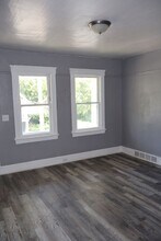 6812 Whitney Ave in Cleveland, OH - Foto de edificio - Building Photo