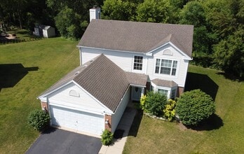 4 Hummingbird Ct in Streamwood, IL - Building Photo - Building Photo