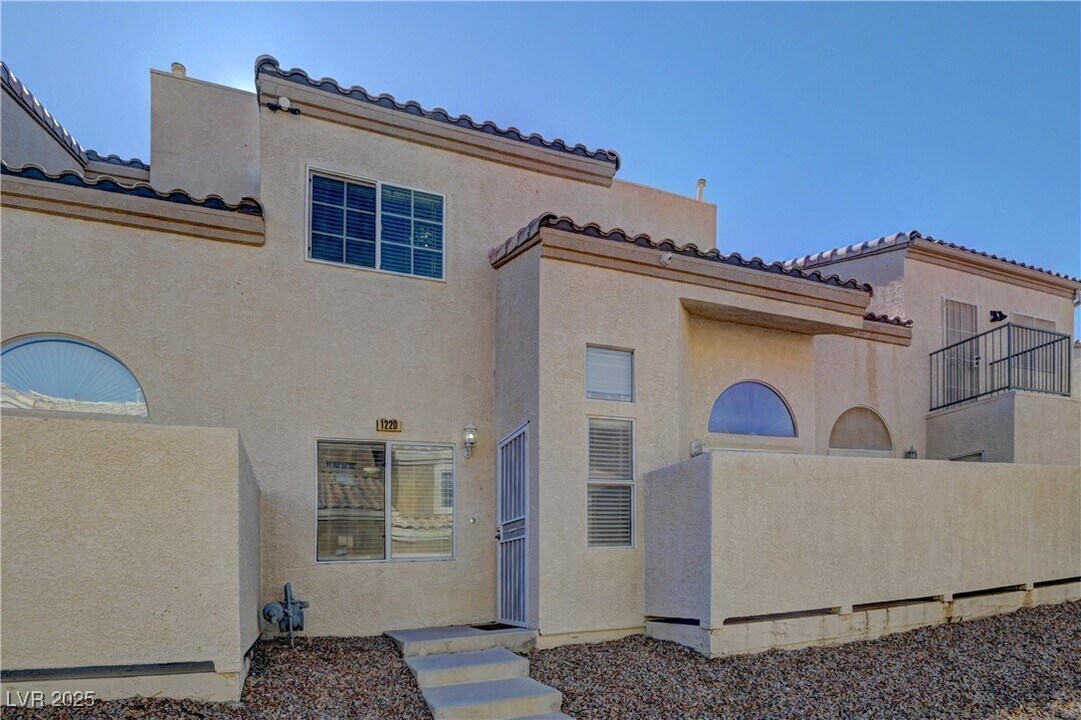 5450 Morris St in Las Vegas, NV - Building Photo