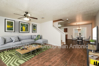 4402 Waldon Pond in San Antonio, TX - Building Photo - Building Photo