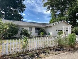 950 SE Marion Ave in Corvallis, OR - Building Photo