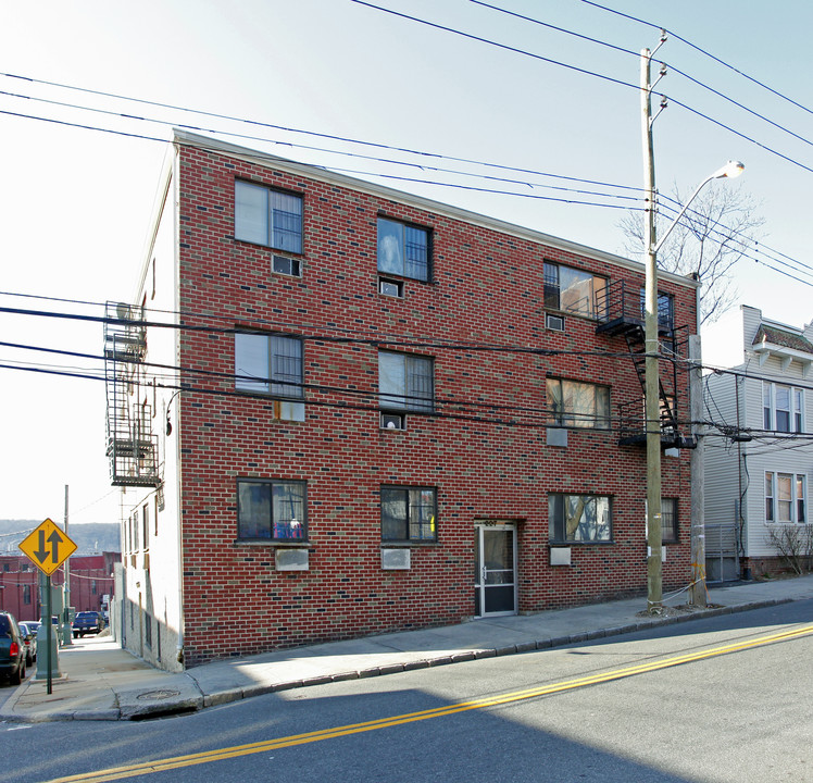 227 Hawthorne Ave in Yonkers, NY - Building Photo