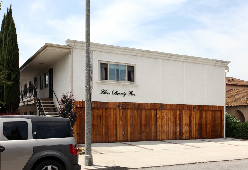 375 Gladys Ave in Long Beach, CA - Foto de edificio