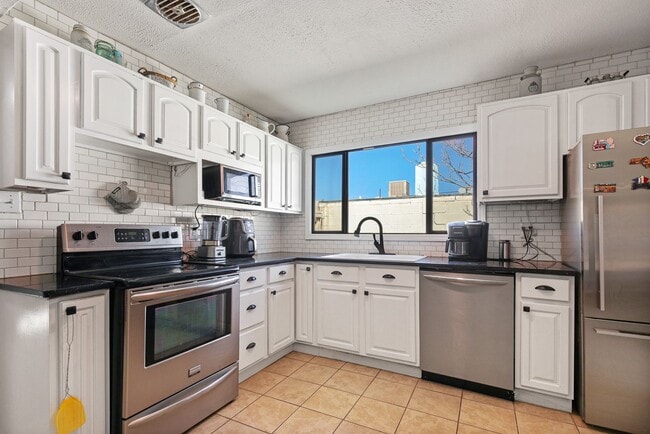 Roomy 3 Bedroom Home with a Fireplace in Alamogordo, NM - Building Photo - Building Photo