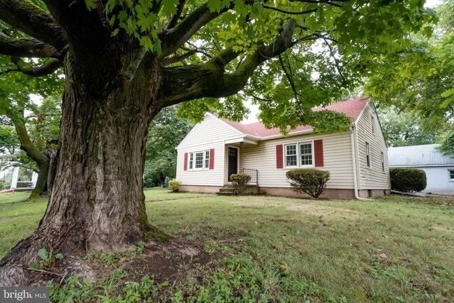 property at 912 Hilltown Pike