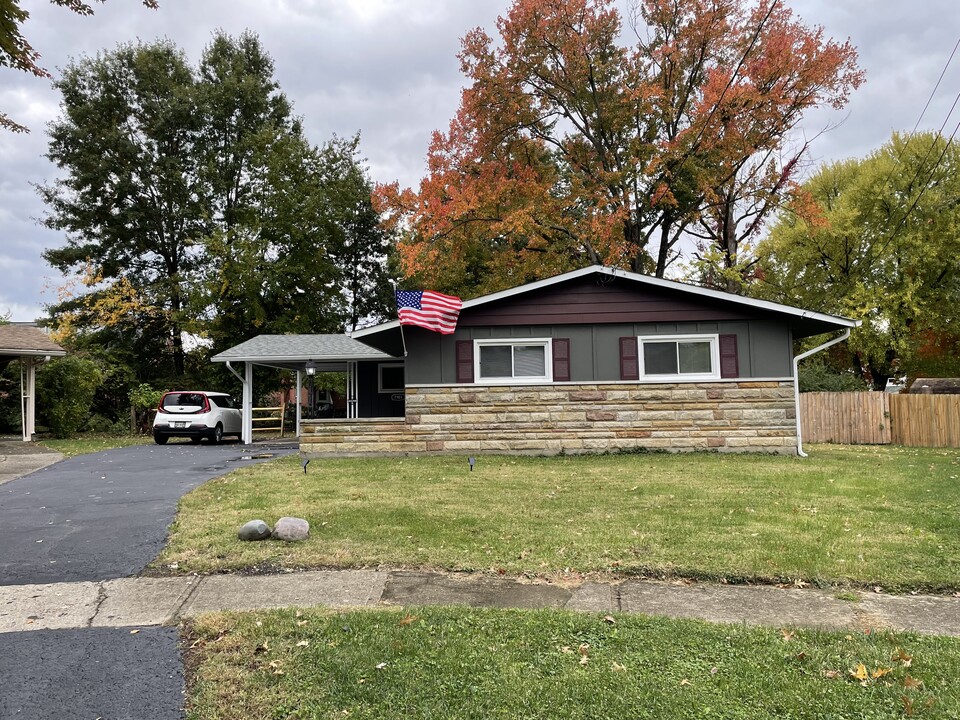 7901 Burgundy Ln in Cincinnati, OH - Foto de edificio