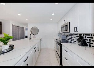 6809 S Juanita St in Tampa, FL - Foto de edificio - Building Photo