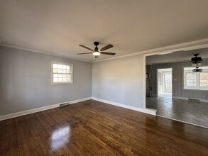 1115 Grovewood Dr in Charlotte, NC - Building Photo - Building Photo