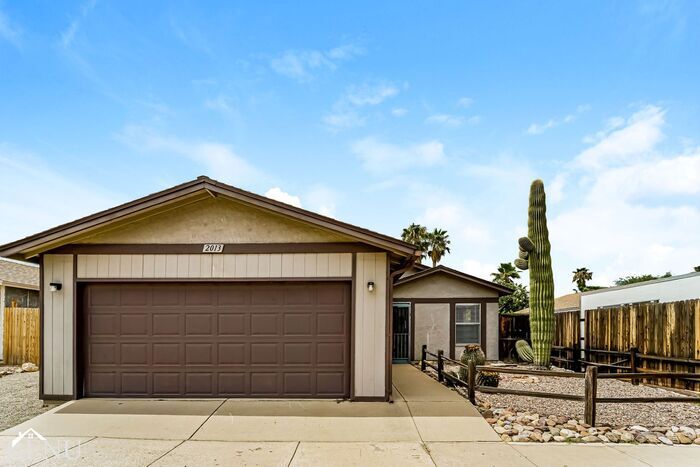 2013 W Southbrooke Cir in Tucson, AZ - Building Photo