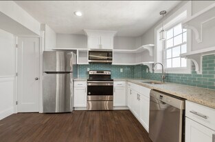 222 Rock St, Unit 2 in Fall River, MA - Building Photo