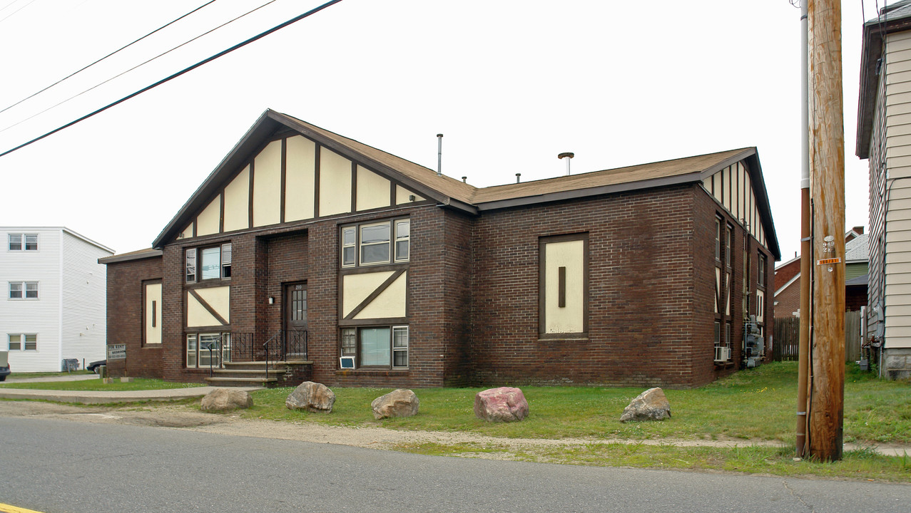 210 Pine St in Nashua, NH - Building Photo