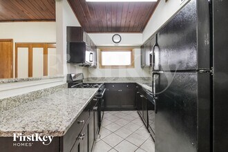 1054 Kenmore Ave in Aurora, IL - Building Photo - Building Photo