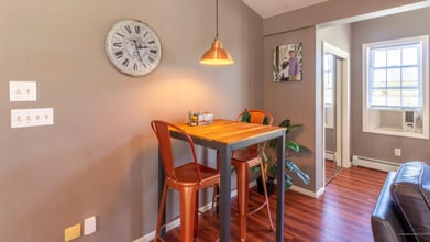 757 Limerick Rd in Arundel, ME - Foto de edificio - Building Photo