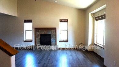5059 NW Cannon Cir in Silverdale, WA - Foto de edificio - Building Photo