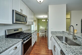 1066 Florimond Dr in Elgin, IL - Building Photo - Building Photo