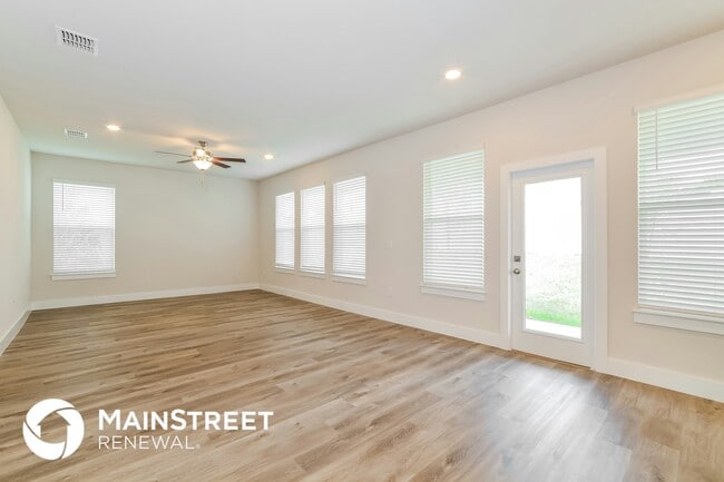 317 Pine St in DeLand, FL - Foto de edificio - Building Photo