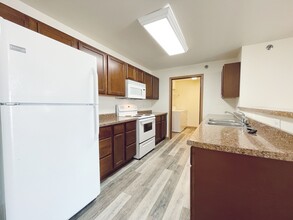 Gateway Apartments in Minot, ND - Building Photo - Building Photo