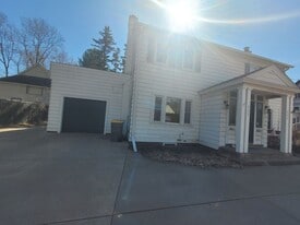 227-227 Summit Ave in Eau Claire, WI - Building Photo
