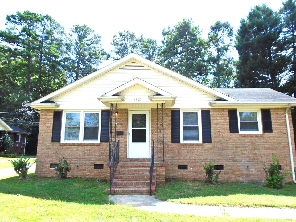 1500 Woodhill Ln in Charlotte, NC - Building Photo