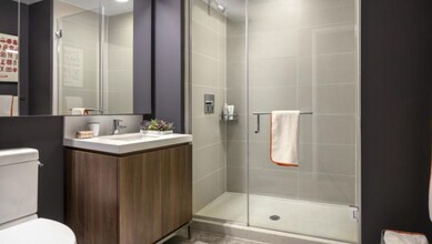 145 E Lake St in Chicago, IL - Foto de edificio - Building Photo