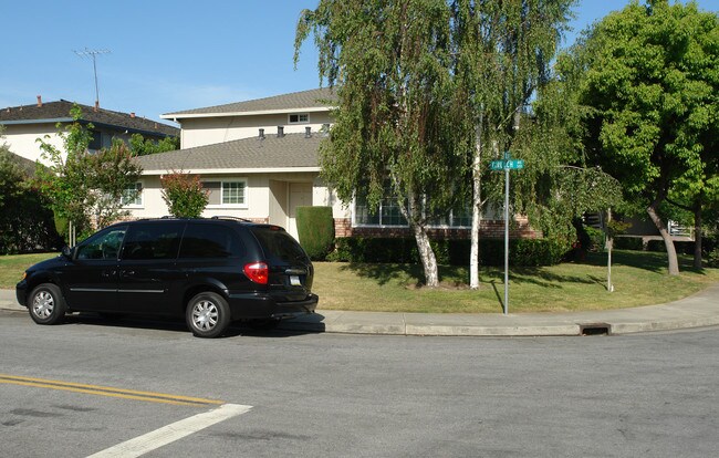 612 E Olive Ave in Sunnyvale, CA - Foto de edificio - Building Photo