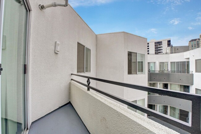 10600 Wilshire Blvd in Los Angeles, CA - Building Photo - Building Photo