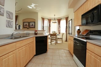 Summerlin Villas in Tucson, AZ - Building Photo - Interior Photo