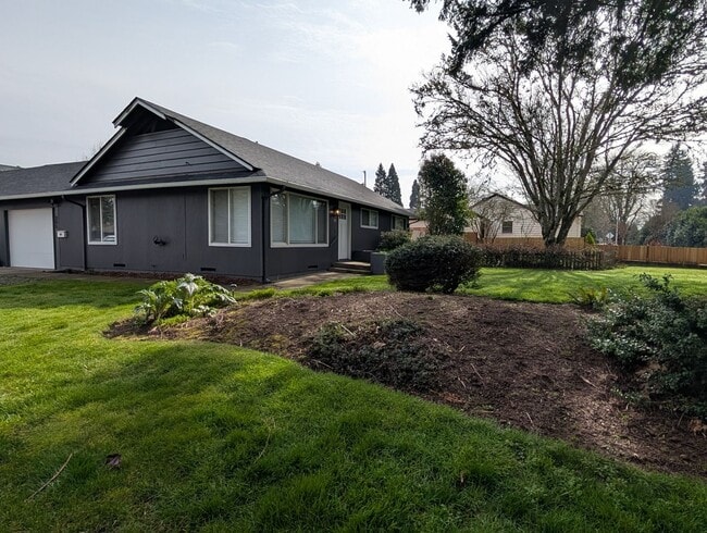 395 Fairway Loop in Eugene, OR - Building Photo - Building Photo