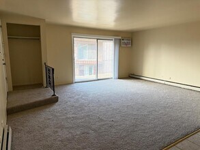8108 Waterbury Ct, Unit 407 in Woodridge, IL - Building Photo - Building Photo