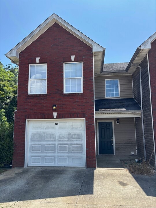 125 Emory Ct in Bardstown, KY - Building Photo