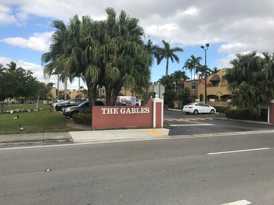301 NW 84th Ct in Miami, FL - Building Photo