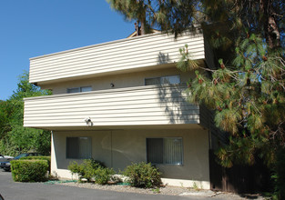 Lafayette Patio Apartments in Lafayette, CA - Building Photo - Building Photo