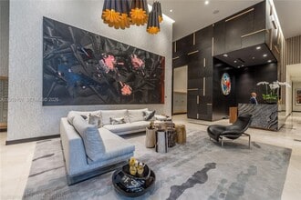 55 SW 9th St, Unit 1010 in Miami, FL - Building Photo - Building Photo