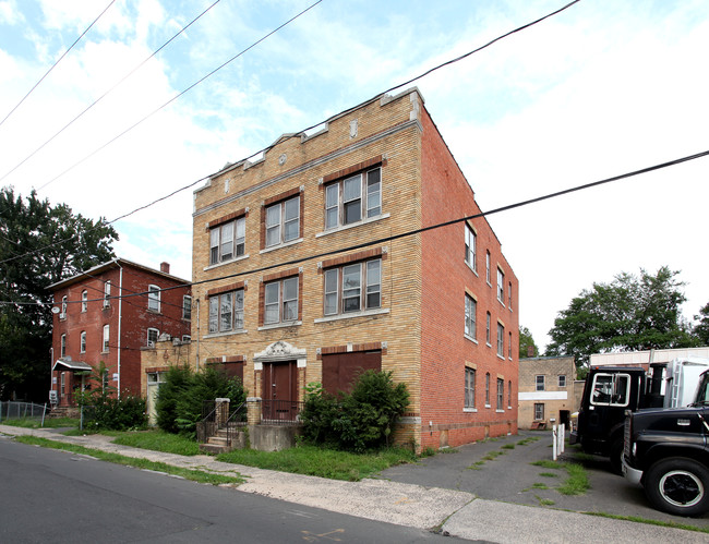 217-219 High St in New Britain, CT - Building Photo - Building Photo