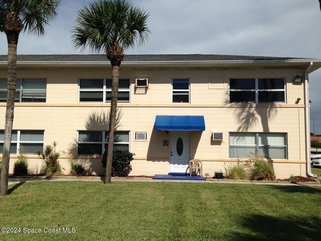 380 N Brevard Ave in Cocoa Beach, FL - Foto de edificio - Building Photo