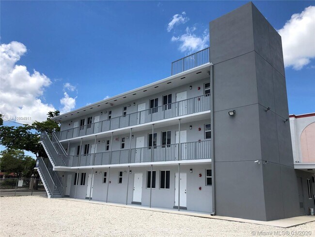 1737 NW 3rd Ave-Unit -2 in Miami, FL - Building Photo - Building Photo
