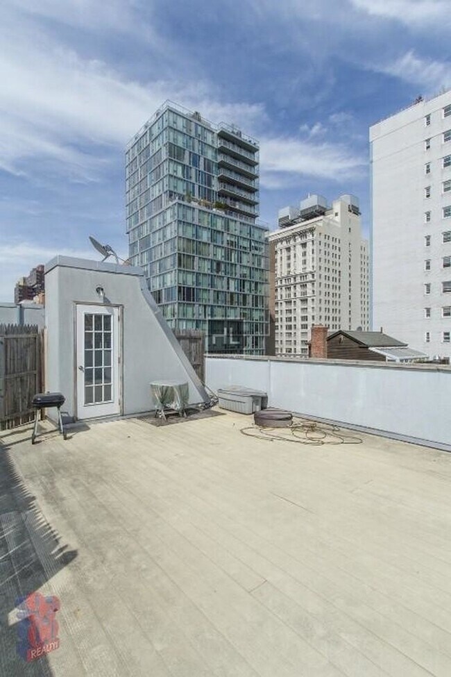 E 13TH ST. in New York, NY - Building Photo - Building Photo