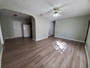 1323 56th Ave Dr E in Bradenton, FL - Building Photo - Building Photo