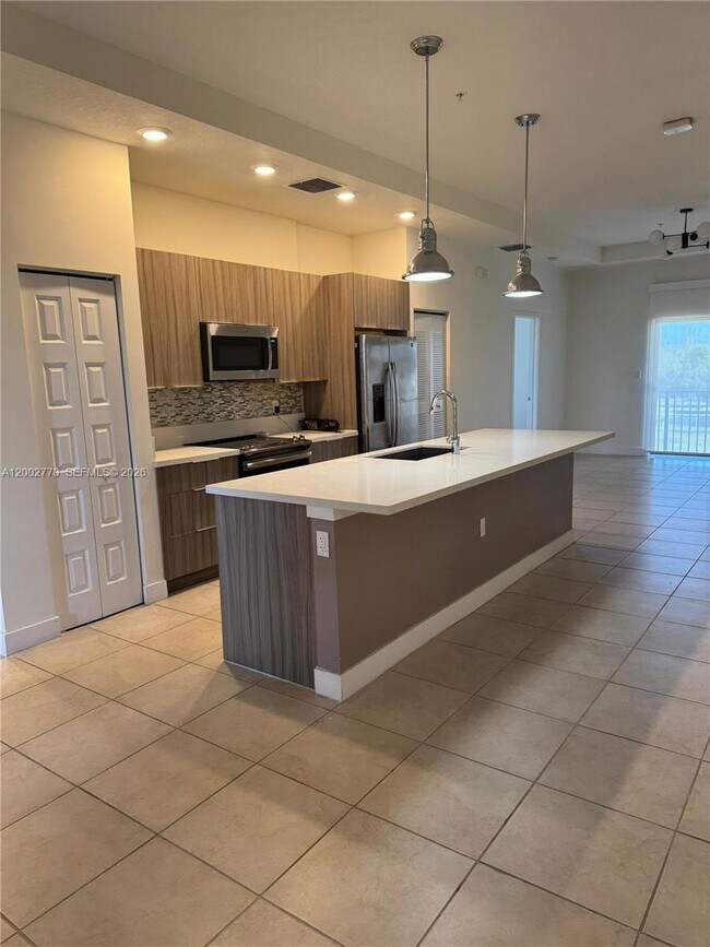 7819 NW 104th Ave in Doral, FL - Building Photo - Building Photo